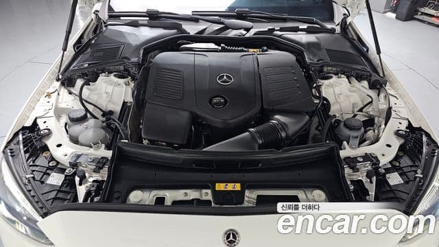 Mercedes-Benz C-Class 2025 — Photo 23/38