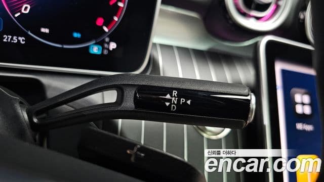 Mercedes-Benz C-Class 2025 — Photo 35/38