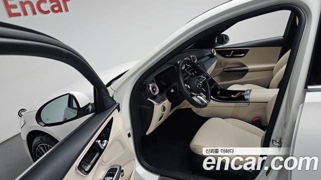 Mercedes-Benz C-Class 2025 — Photo 31/38