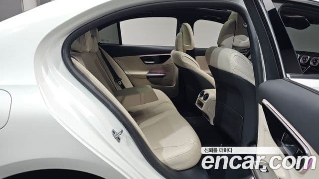Mercedes-Benz C-Class 2025 — Photo 4/38