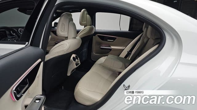 Mercedes-Benz C-Class 2025 — Photo 30/38