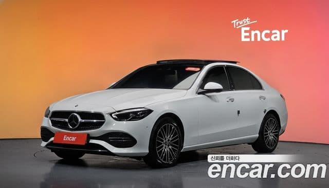 Mercedes-Benz C-Class 2025 — Photo 32/38