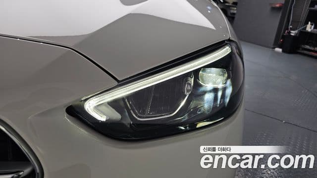 Mercedes-Benz C-Class 2025 — Photo 24/38