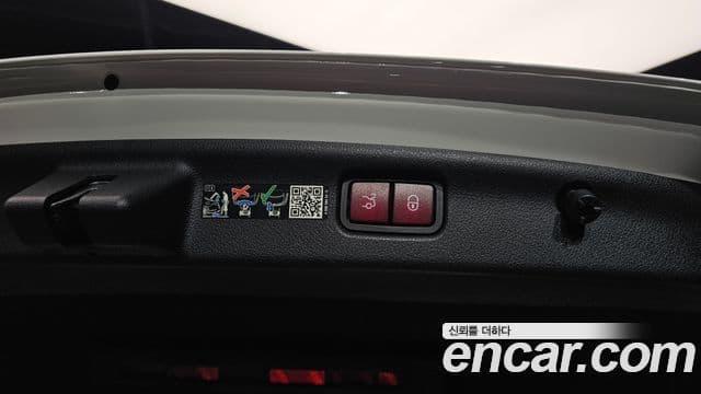 Mercedes-Benz C-Class 2025 — Photo 14/38