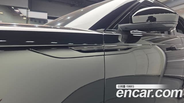 Land Rover Range Rover Velar 2025 — Photo 12/20