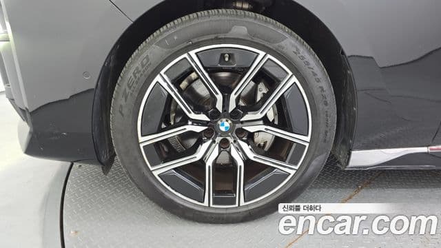 BMW 7 Series 2024 — Photo 19/20