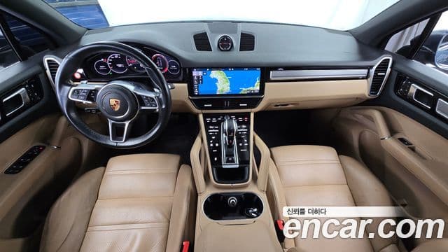 Porsche Cayenne 2019 — Photo 2/20