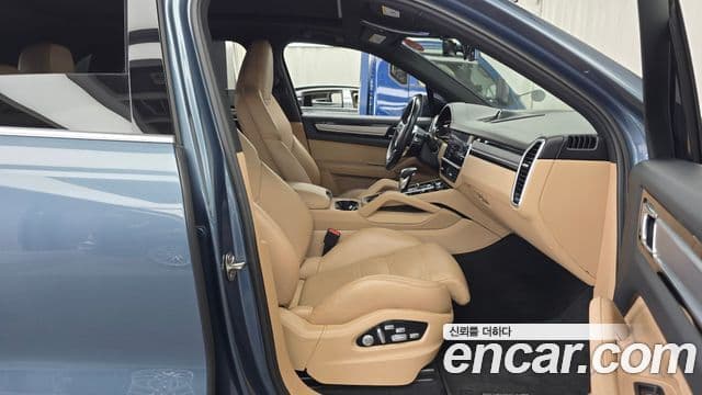 Porsche Cayenne 2019 — Photo 6/20