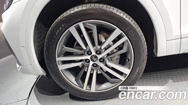 Audi Q5 2023 — ფოტო 16/33