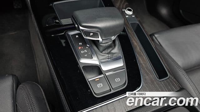 Audi Q5 2023 — ფოტო 25/33