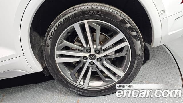 Audi Q5 2023 — ფოტო 15/33