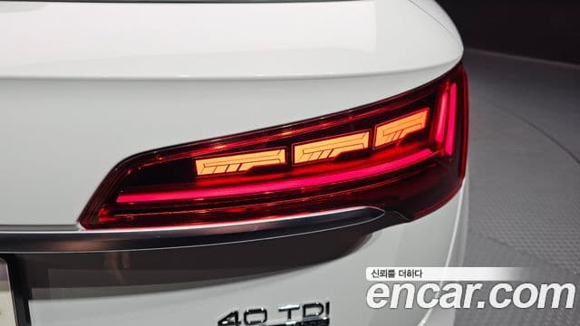 Audi Q5 2023 — ფოტო 1/33