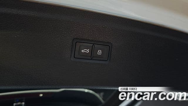Audi Q5 2023 — ფოტო 22/33