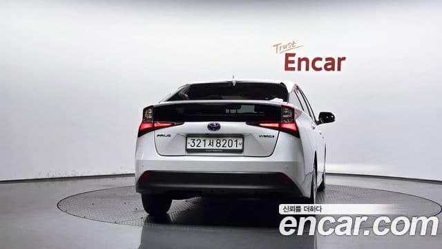 Toyota Prius 2021 — ფოტო 24/30