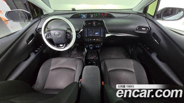Toyota Prius 2021 — ფოტო 7/30