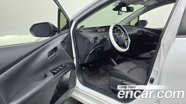 Toyota Prius 2021 — ფოტო 14/30