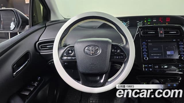 Toyota Prius 2021 — ფოტო 16/30