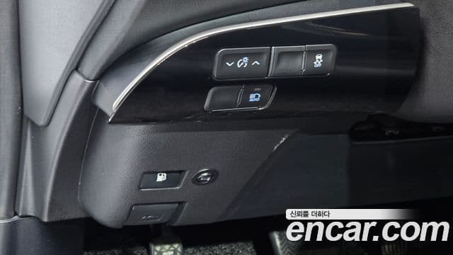 Toyota Prius 2021 — ფოტო 19/30