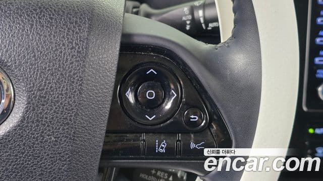Toyota Prius 2021 — ფოტო 26/30