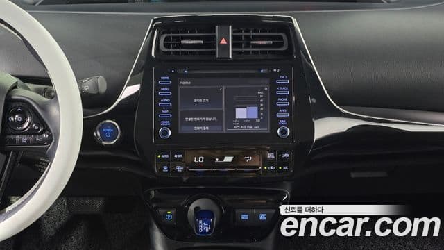 Toyota Prius 2021 — ფოტო 1/30