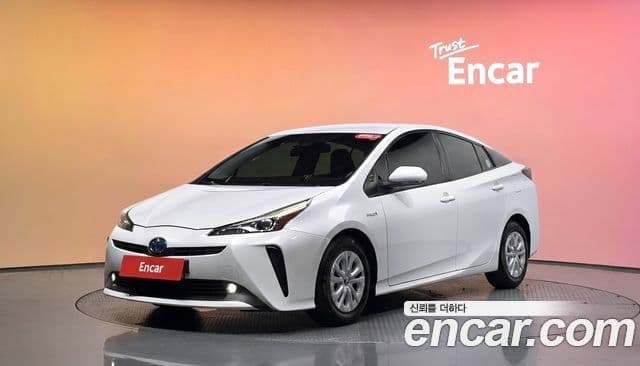 Toyota Prius 2021 — ფოტო 28/30