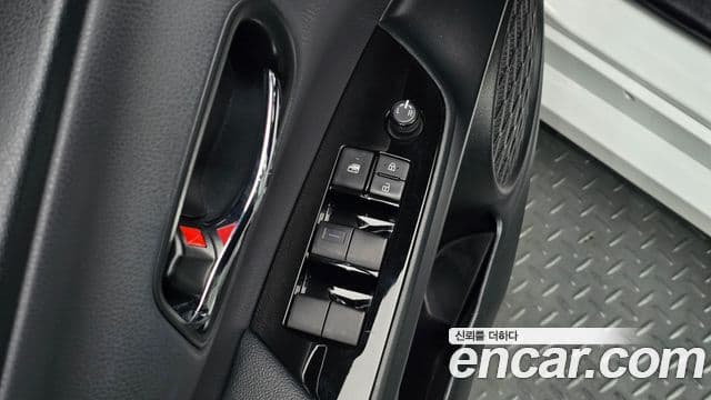 Toyota Prius 2021 — ფოტო 20/30