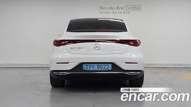 Mercedes-Benz EQE 2022 — ფოტო 14/20