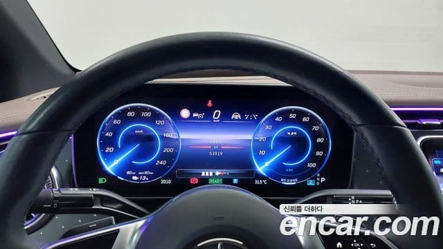 Mercedes-Benz EQE 2022 — ფოტო 8/20