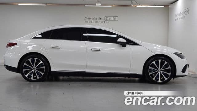 Mercedes-Benz EQE 2022 — ფოტო 18/20