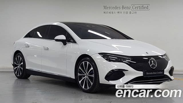 Mercedes-Benz EQE 2022 — ფოტო 15/20