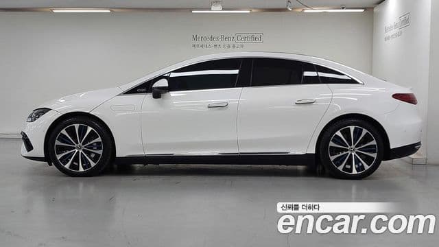 Mercedes-Benz EQE 2022 — ფოტო 9/20