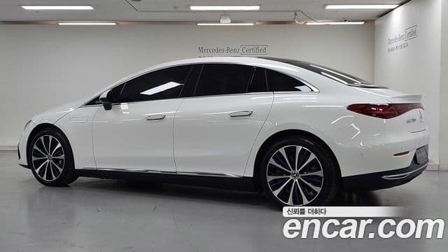 Mercedes-Benz EQE 2022 — ფოტო 13/20