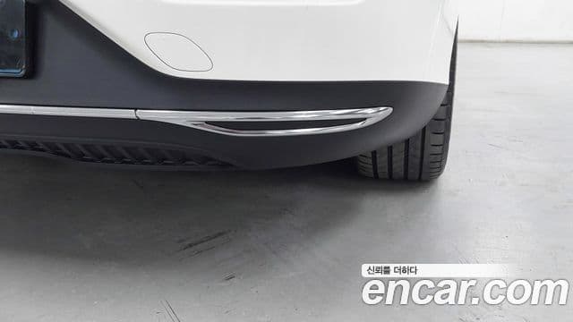 Mercedes-Benz EQE 2022 — ფოტო 19/20