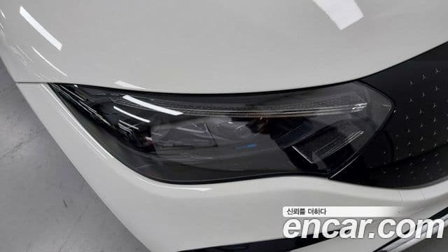 Mercedes-Benz EQE 2022 — ფოტო 16/20