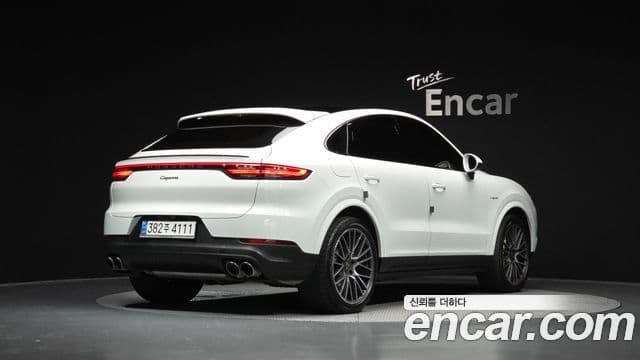 Porsche Cayenne 2020 — Photo 17/20