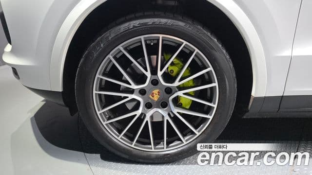 Porsche Cayenne 2020 — Photo 9/20
