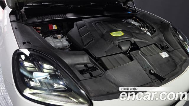 Porsche Cayenne 2020 — Photo 3/20