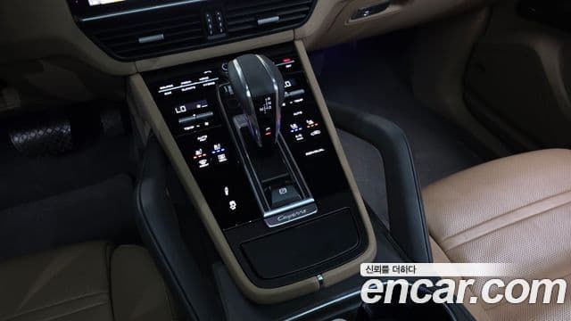 Porsche Cayenne 2020 — Photo 7/20