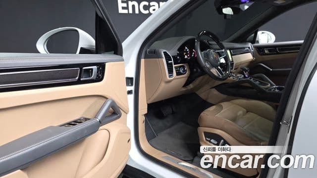 Porsche Cayenne 2020 — Photo 18/20