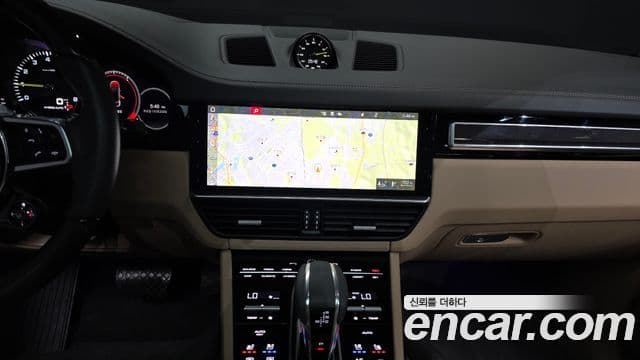 Porsche Cayenne 2020 — Photo 11/20