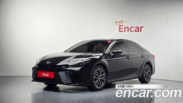 Toyota Camry 2025 — ფოტო 7/30