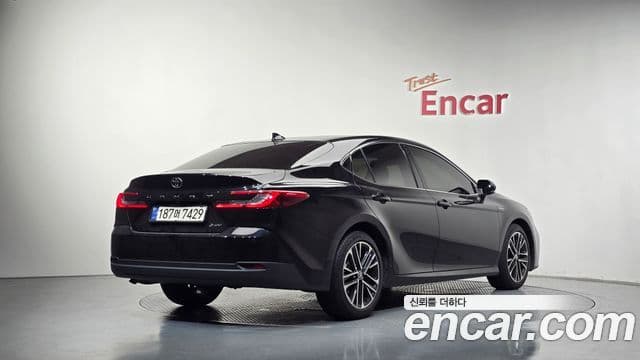 Toyota Camry 2025 — ფოტო 21/30