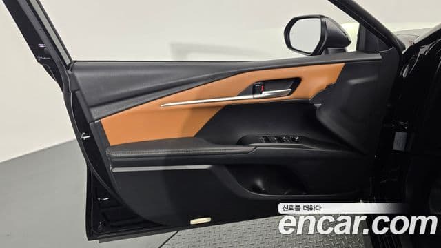 Toyota Camry 2025 — ფოტო 29/30