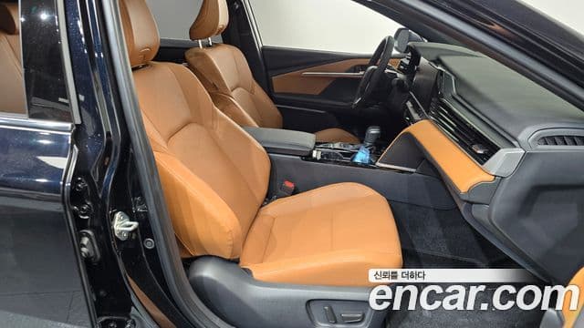 Toyota Camry 2025 — ფოტო 13/30