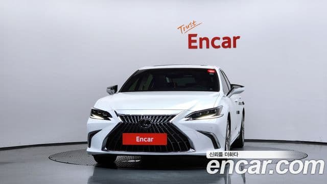 Lexus ES300h 2023 — Photo 15/34