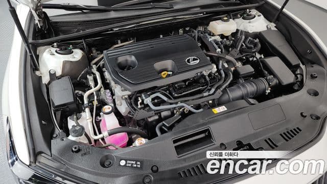 Lexus ES300h 2023 — Photo 4/34