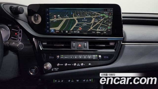 Lexus ES300h 2023 — Photo 24/34