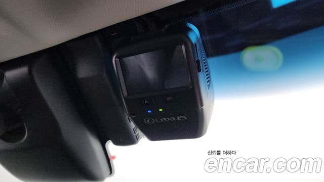 Lexus ES300h 2023 — Photo 7/34