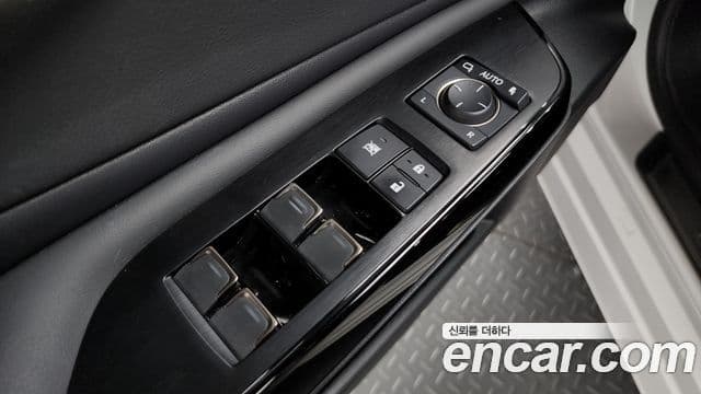 Lexus ES300h 2023 — Photo 29/34