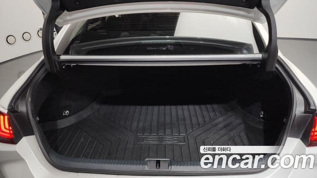 Lexus ES300h 2023 — Photo 14/34